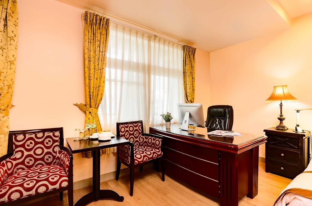 Vien Dong Hotel 2 Хошимин Екстериор снимка