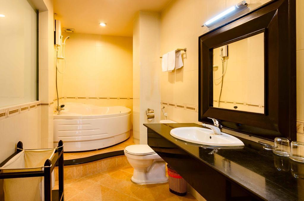 Vien Dong Hotel 2 Хошимин Екстериор снимка