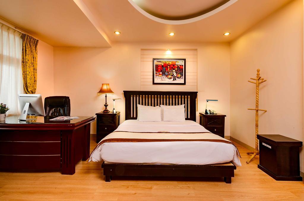 Vien Dong Hotel 2 Хошимин Екстериор снимка